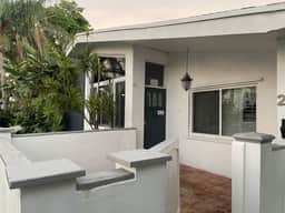 Miami Bedspace Hostel Bed With Pool Lounge 2D - Image 4