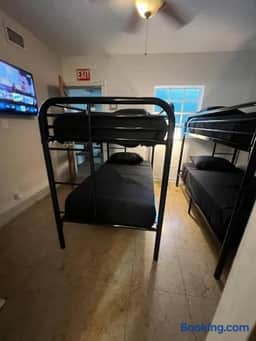 Utopia Florida Hostels Rooming Services - Image 3