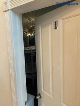 Utopia Florida Hostels Rooming Services - Image 3