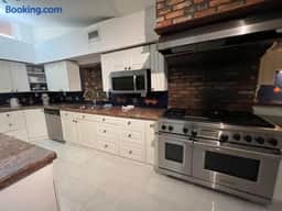 Utopia Florida Hostels Rooming Services - Image 5