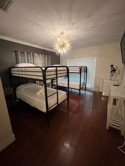 Miami Magic Hostel Bed 3B - Image 2