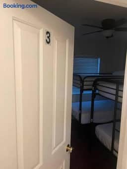 Utopia Florida Hostels Rooming Services - Image 2