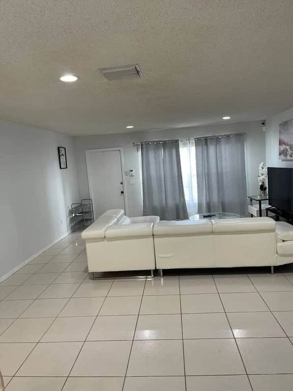 Boca House in Quiet Community For Your Group - Image 4