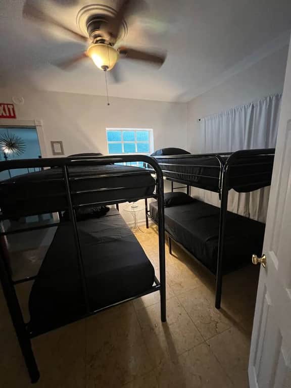 Miami Eco Hostel Bed For Your Travels 5B - Holiday Home - Image 4