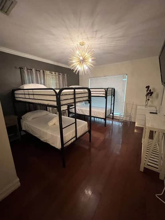 Miami Calm Hostel Bed For Traveler 2B - Image 3