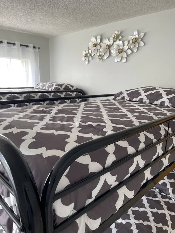 Boca Travelers Favorite Hostel Bed To Relax 4C - Image 1
